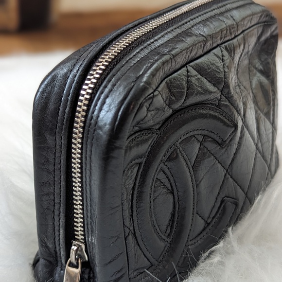 CHANEL Black Textured Quilted Cosmetic Case - Picture 3 of 6